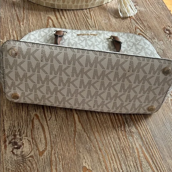 Michael Kors Cindy Dome Satchel - Picture 4 of 10